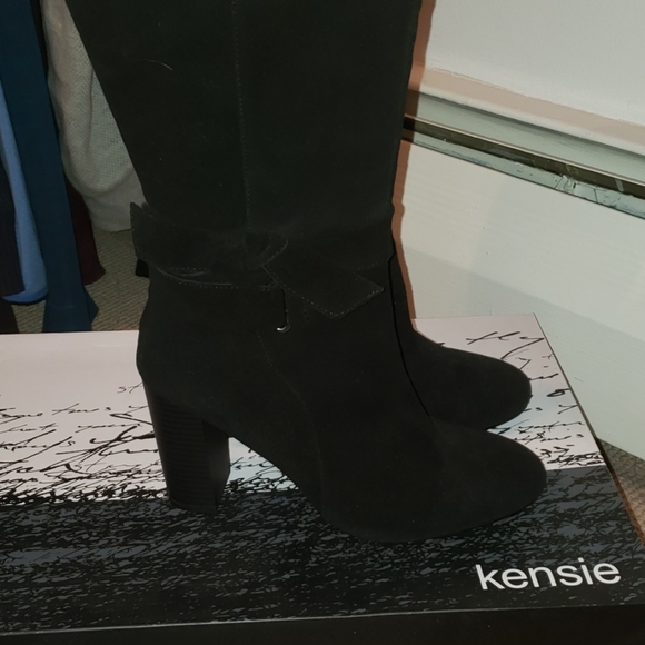 Boots - Picture 3 of 4